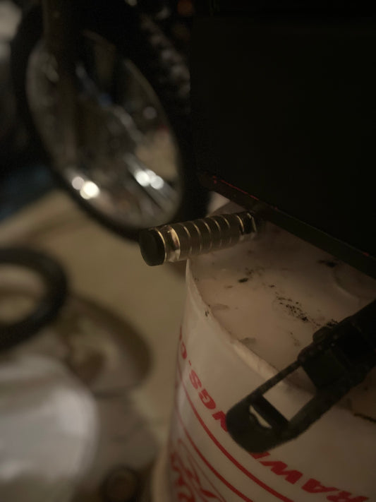 Razor shift lock